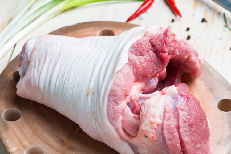 Chân giò hầm ngải cứu hình 3