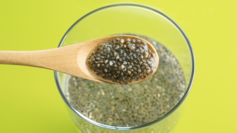 Cách pha chanh dây mật ong hạt chia giải nhiệt 1