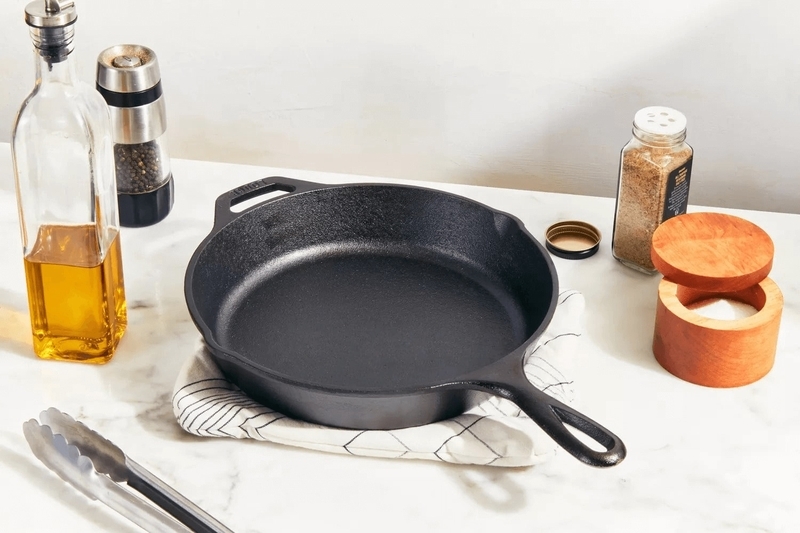 Hiểu lầm 3: Không nên rửa chảo cast iron bằng xà phòng