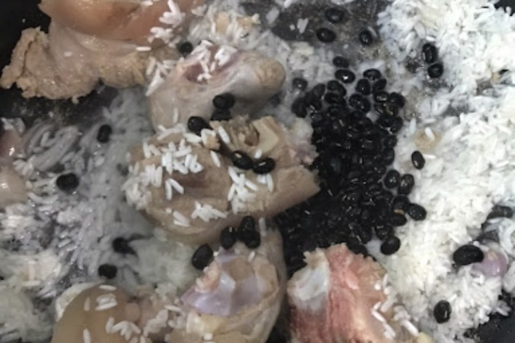 Cháo giò heo đậu đen hình 5