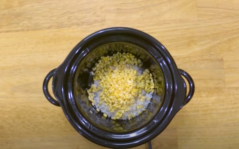Nấu cháo đậu xanh