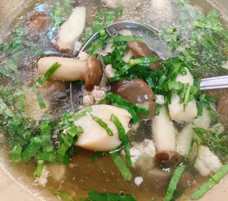 canh nam dui ga thit bam