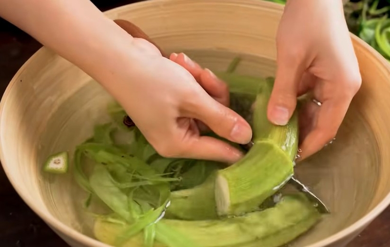 Chia sẻ cách làm ba chỉ om chuối đậu (hình 5)