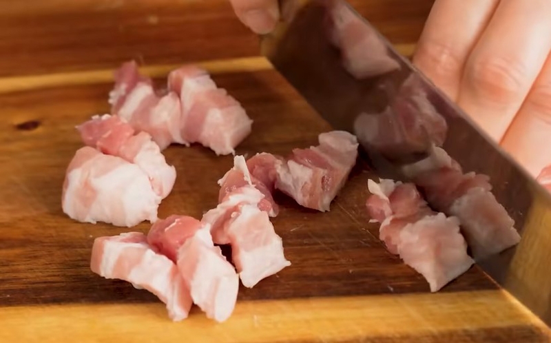 Chia sẻ cách làm ba chỉ om chuối đậu (hình 6)