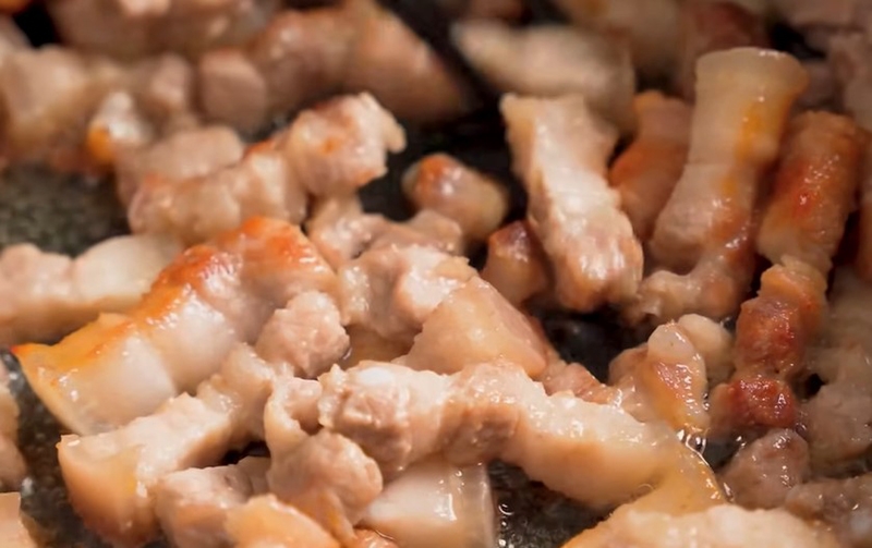 Chia sẻ cách làm ba chỉ om chuối đậu (hình 8)