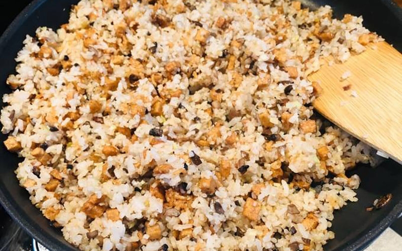 Chia sẻ cách làm cơm chiên sả ớt đơn giản (hình 7)
