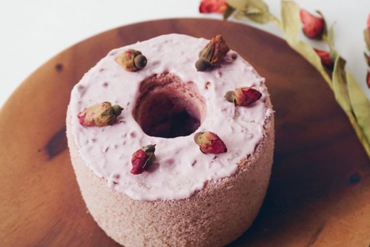 Cách làm bánh Chiffon trà hoa hồng: Công thức bánh bông mềm, thơm hương hoa tự nhiên