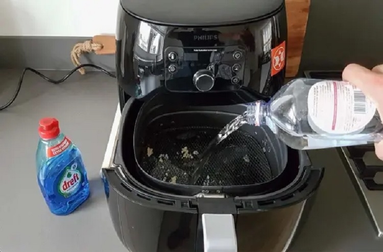 Cho nước vào nồi chiên không dầu được không? (Hình 1)