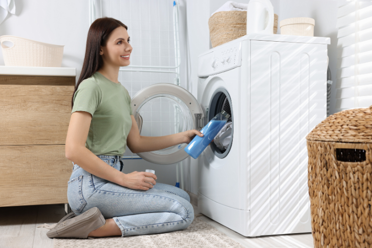 cho nước xả vào máy giặt LG hình 6