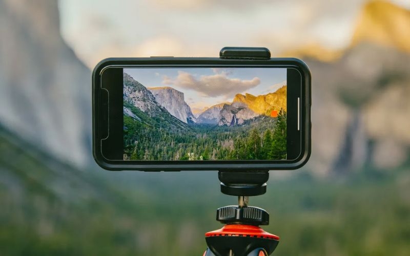 Giữ iPhone ổn định khi chụp ảnh macro