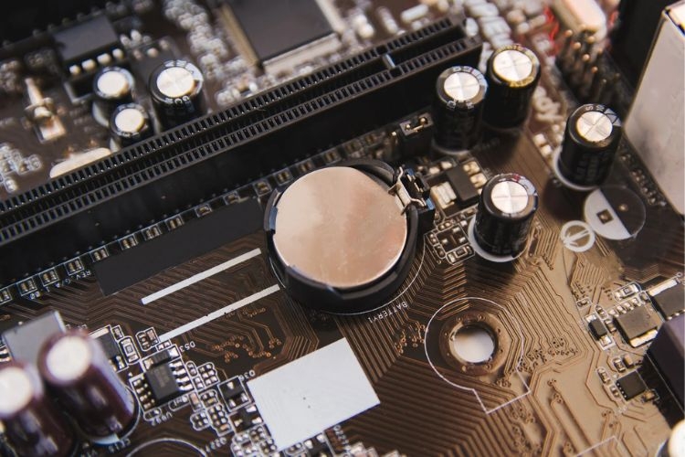 CMOS là gì? Tất cả những điều bạn cần biết về CMOS và pin CMOS