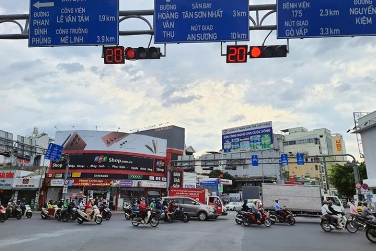 Có được quay đầu xe ở ngã tư đèn đỏ 6