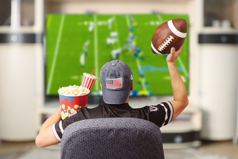 c&oacute; n&ecirc;n để m&agrave;n h&igrave;nh tivi qu&aacute; s&aacute;ng 4