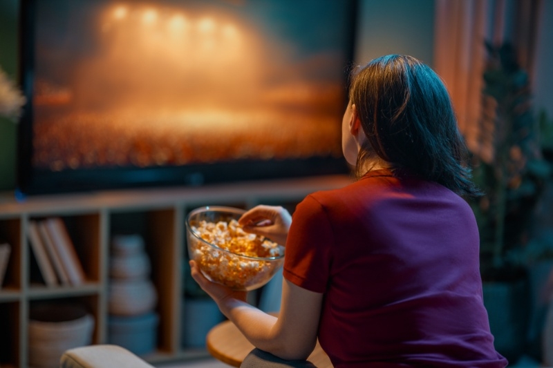 c&oacute; n&ecirc;n để m&agrave;n h&igrave;nh tivi qu&aacute; s&aacute;ng 5