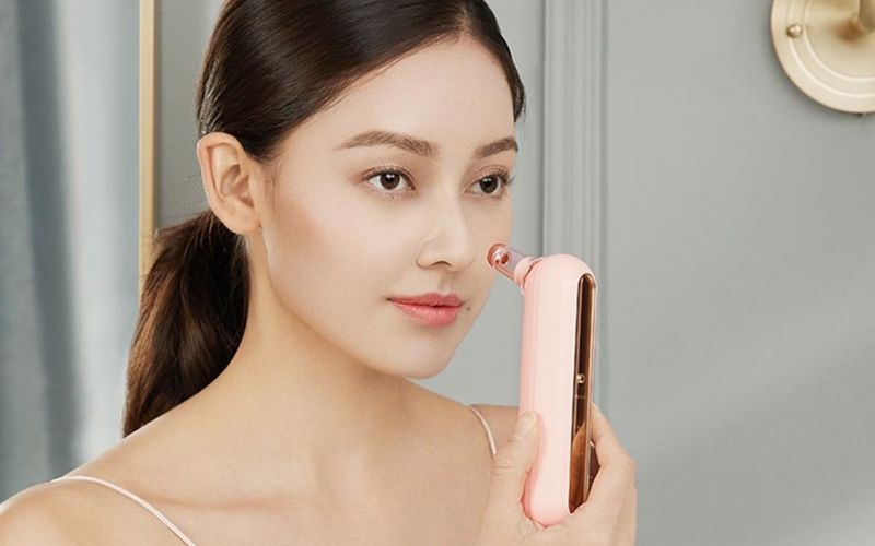 Có nên dùng máy hút mụn