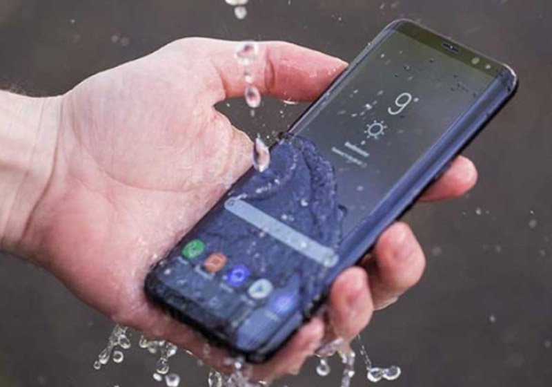 Samsung bị rơi xuống nước dẫn đến chập mạch