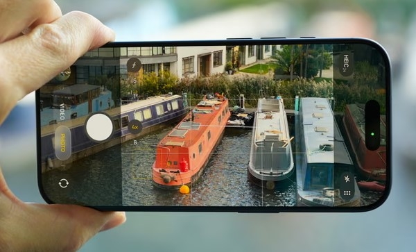 Ưu điểm khi mua iPhone 17 Pro cũ năm 2026 - Camera chất lượng cao