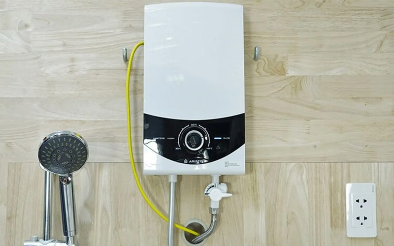 Có nên mua máy nước nóng cũ không 1