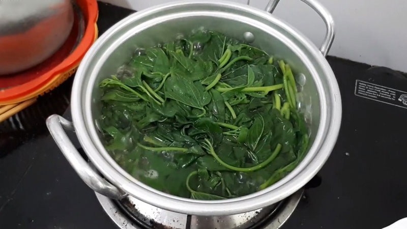 Có nên tận dụng nước luộc rau 4