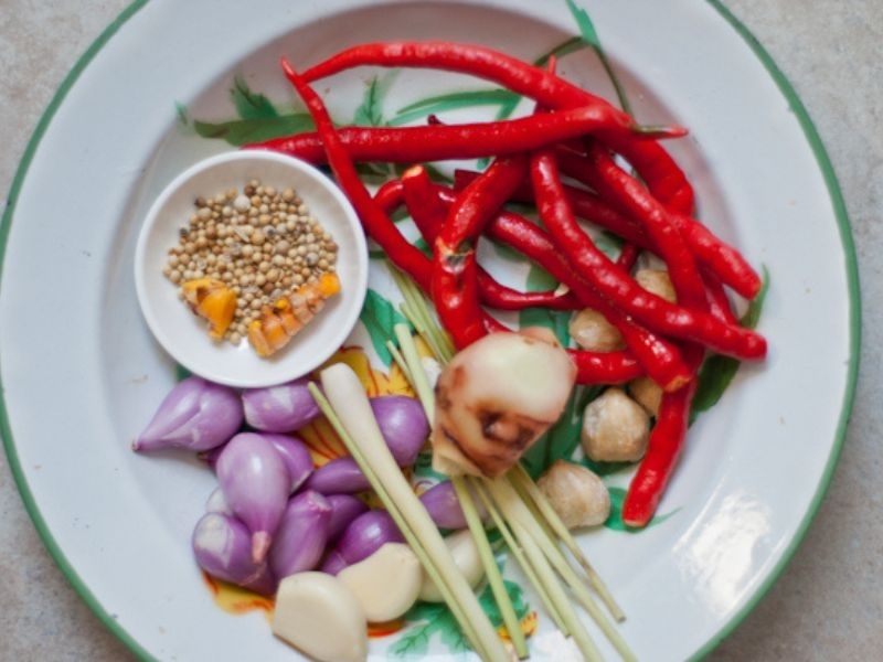 có nên ướp cá trước khi rán 1.jpg