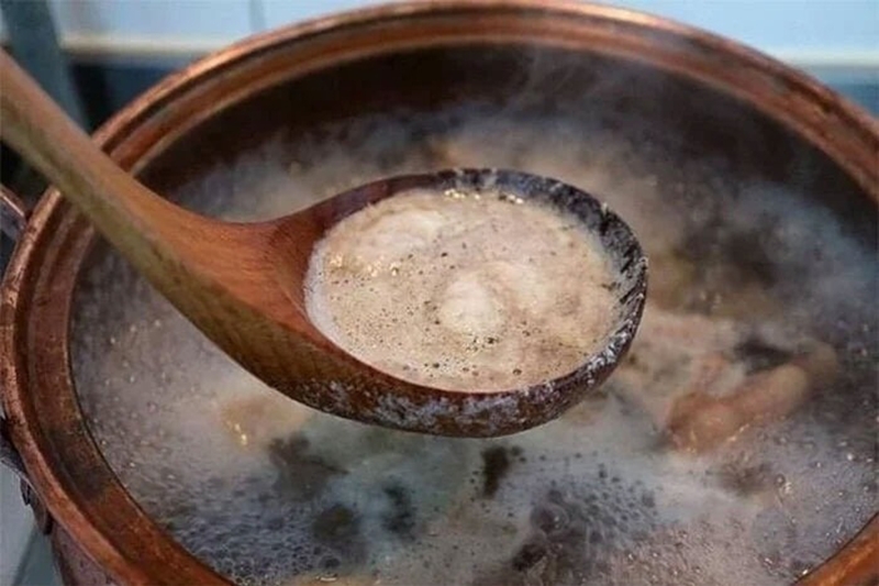 Có nên vớt bọt váng khi luộc thịt, hầm xương (hình 2)