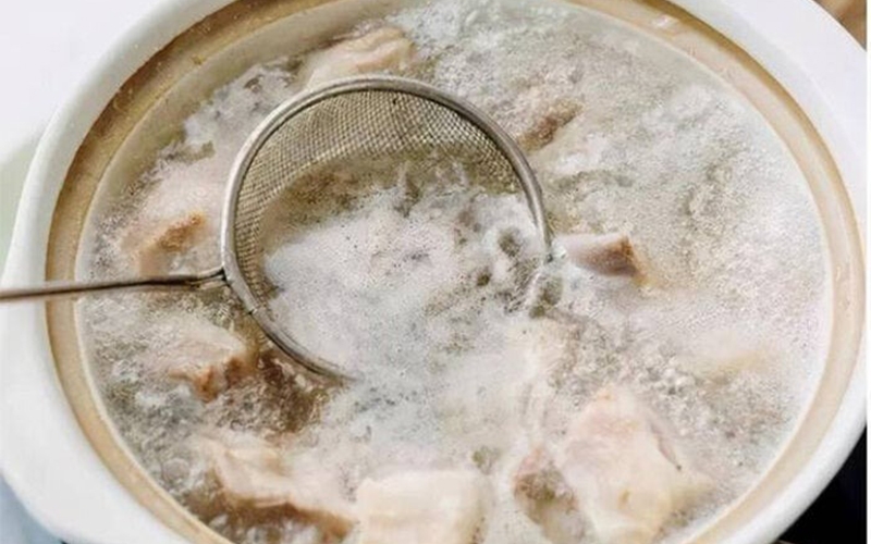 Có nên vớt bọt váng khi luộc thịt, hầm xương (hình 6)