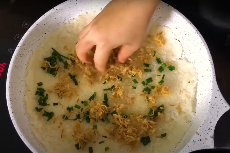 Bước 2: Nấu cơm và làm cơm cháy
