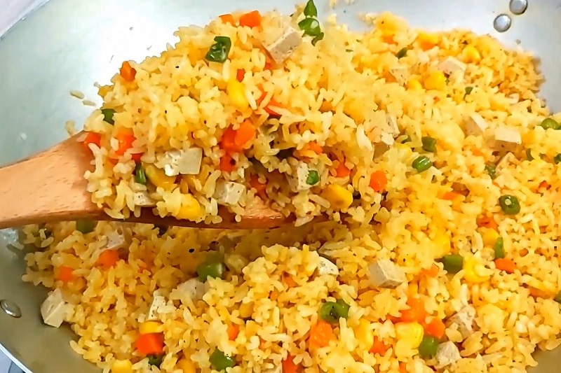 Cơm chiên Dương Châu chay ảnh 8
