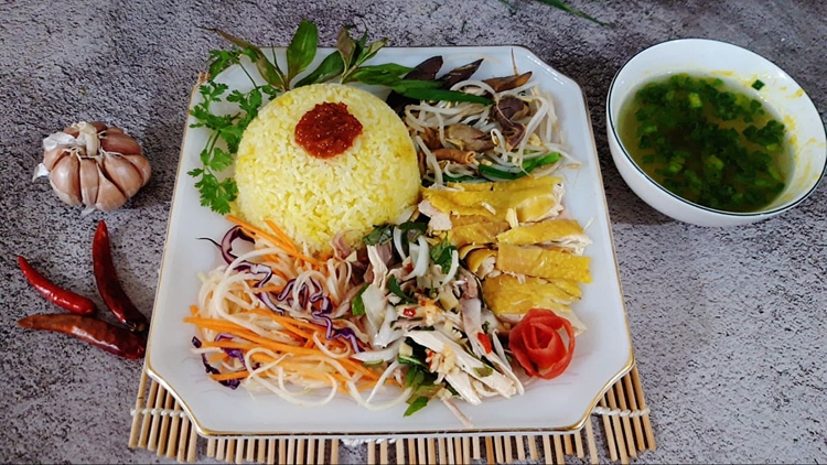 cơm gà bao nhiêu calo 2.jpg
