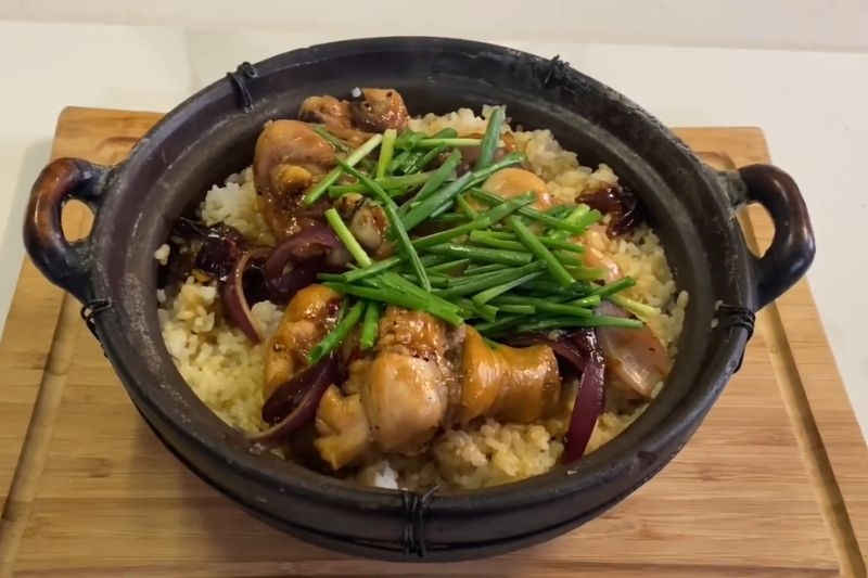 Cơm gà nấu thố ảnh 5