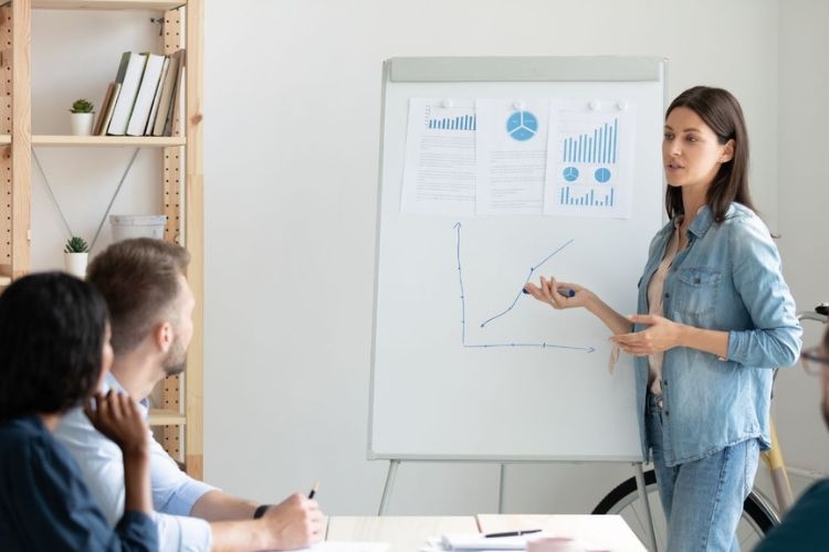 Con gái nên học ngành kinh tế nào