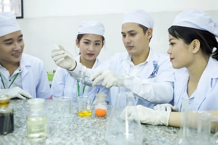 Con gái thi khối B nên chọn ngành gì?