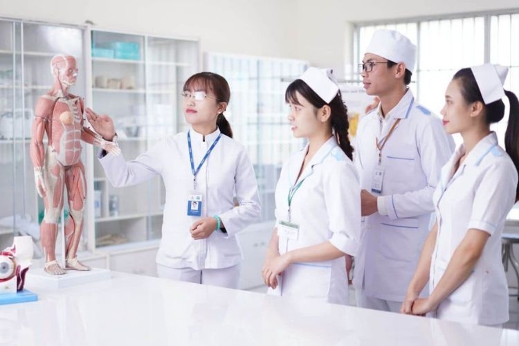 Con gái thi khối B nên chọn ngành gì?