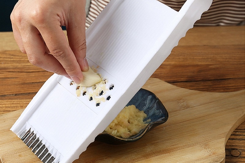 Công dụng của lỗ tròn trên dao nạo ảnh 2