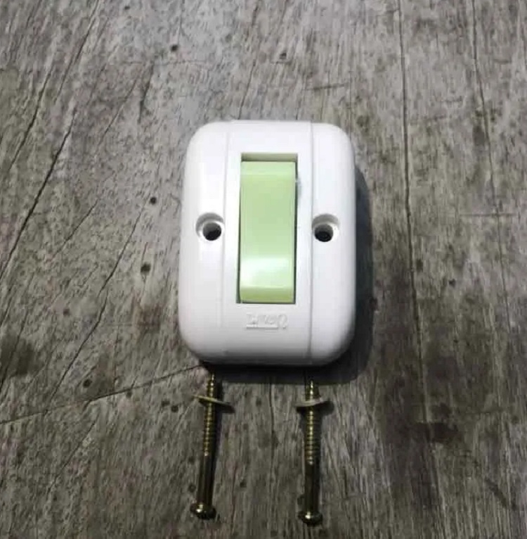 công tắc nổi 5