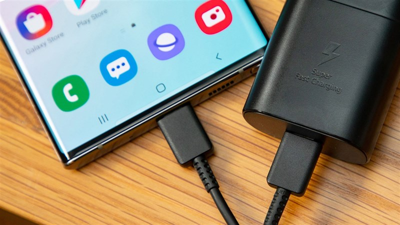 củ sạc Samsung bị nóng 2