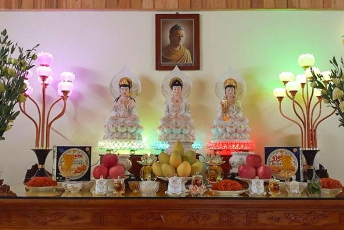 Mâm cúng Phật