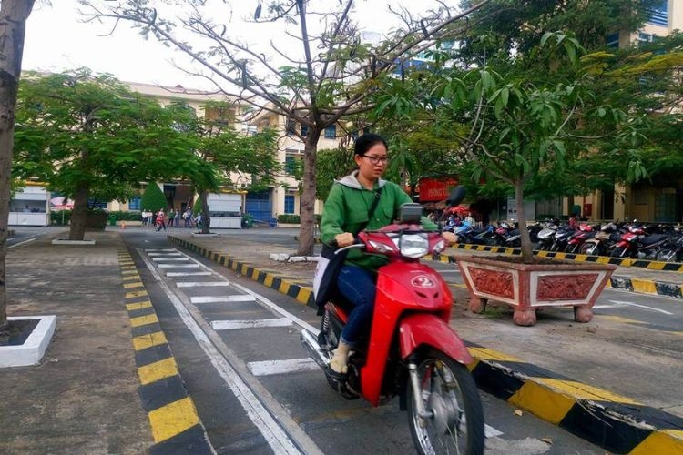 đã có bằng ô tô có cần bằng xe máy không