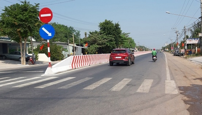 dải phân cách 1.jpg