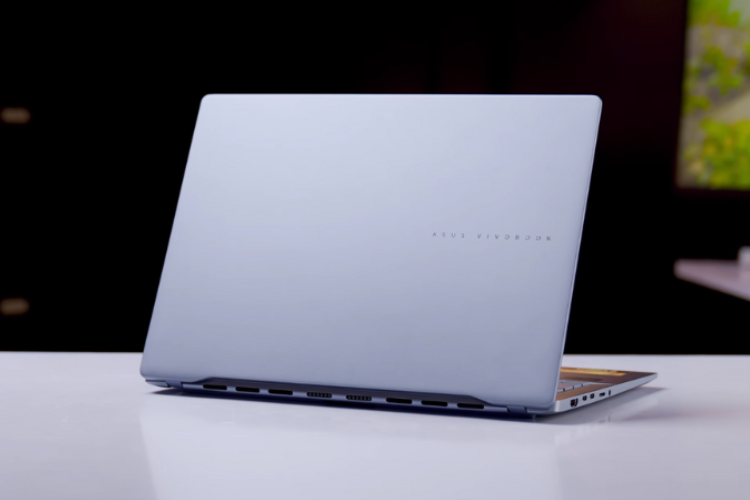 đánh giá ASUS Vivobook S 16 OLED S5606MA-MX050W 5
