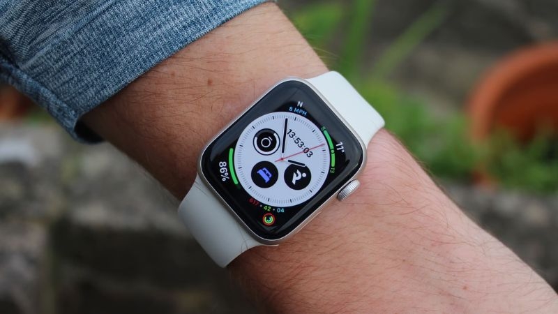 Đánh giá Apple Watch SE 3 về màn hình