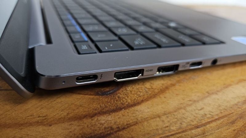 Đánh giá ASUS ExpertBook P5 (P5405) về kết nối