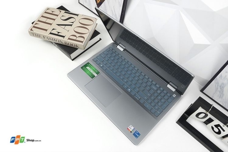 Đánh giá Dell Inspiron 16 N5640