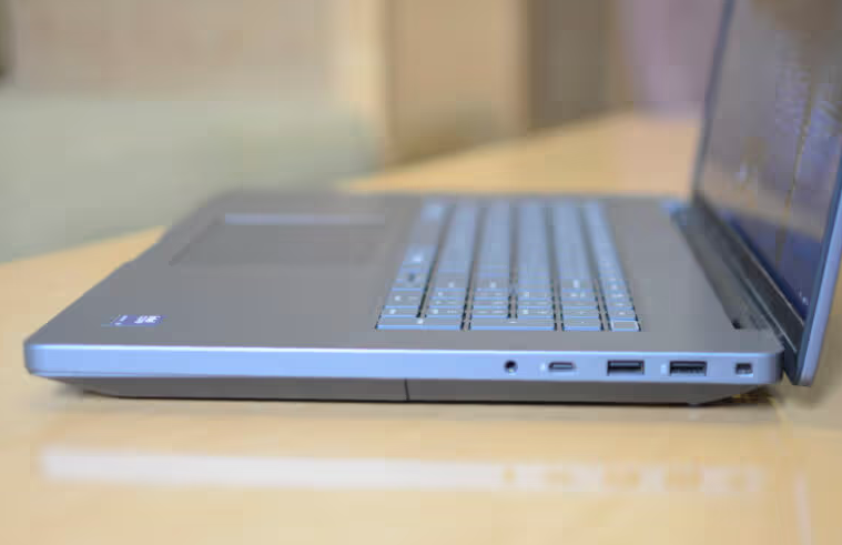 Đánh giá Dell Pro Max 18 Plus - hình 3