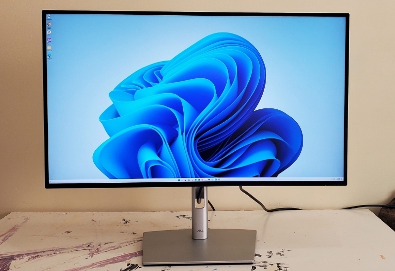 Đánh giá Dell U2723QE về thiết kế