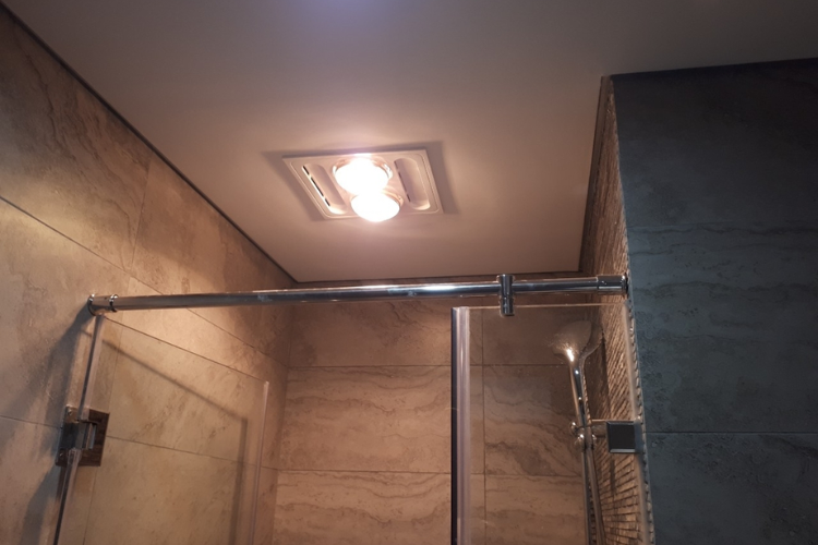 Đ&aacute;nh gi&aacute; đ&egrave;n sưởi nh&agrave; tắm Kottmann h&igrave;nh 4