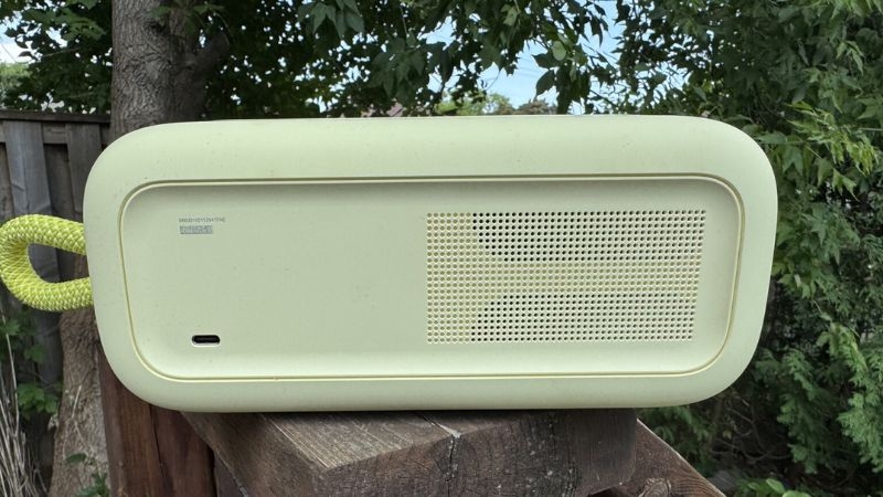 Đánh giá loa Bose SoundLink Plus về pin, sạc