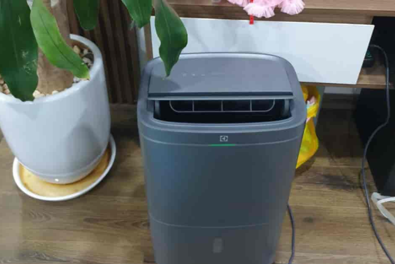 Đ&aacute;nh gi&aacute; m&aacute;y h&uacute;t ẩm Electrolux EDH12TRBD2 - h&igrave;nh 7