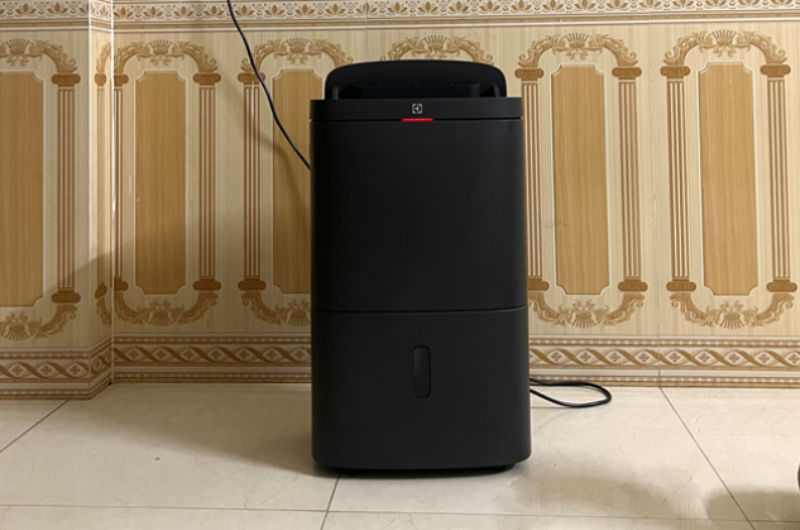 Đánh giá máy hút ẩm Electrolux EDH12TRBD2 chi tiết về thiết kế, hiệu suất và tiện ích