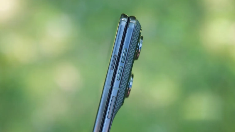 Đánh giá Motorola Razr Fold - hình 2